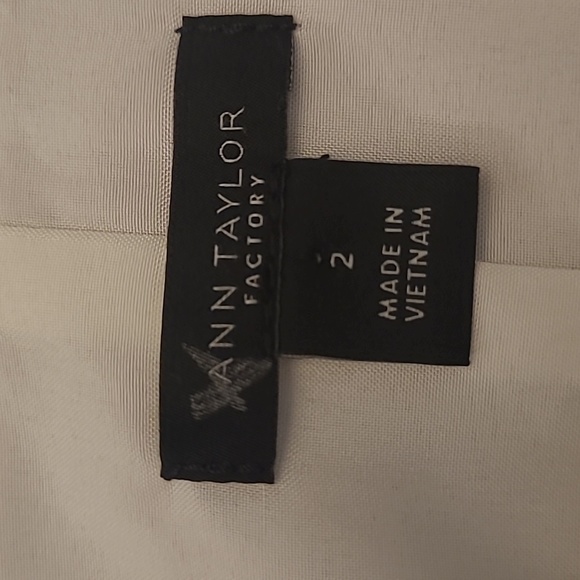 NWOT Ann Taylor Factory Runway Sample Silvery Bow Patterned Side Zip Skirt - Picture 5 of 12